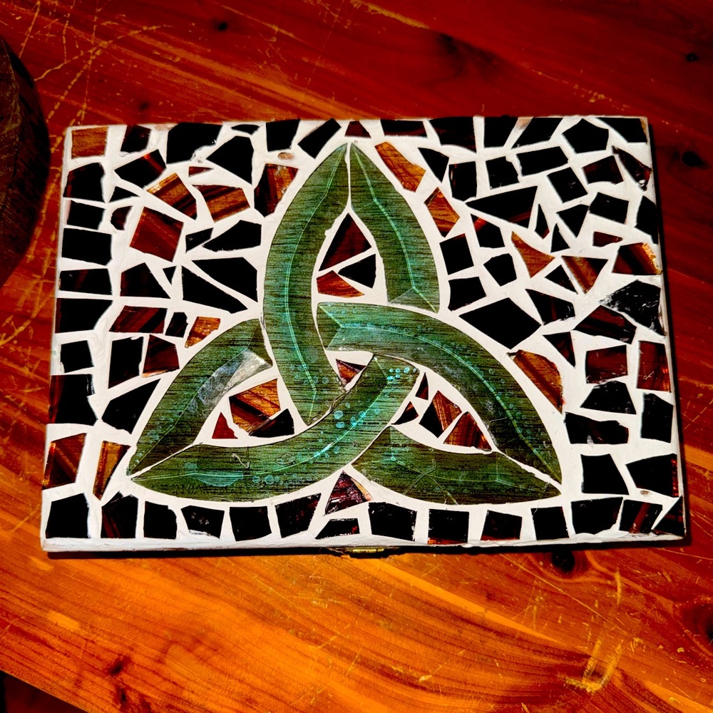 Mosaic Celtic Trinity Knot Cigar Box